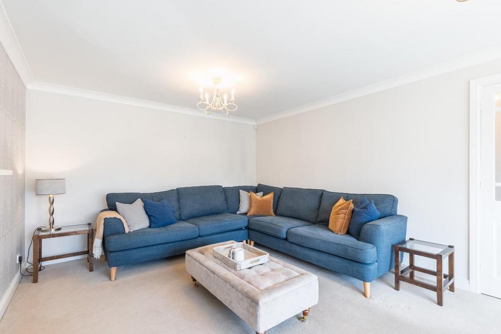 Living room-2.jpg