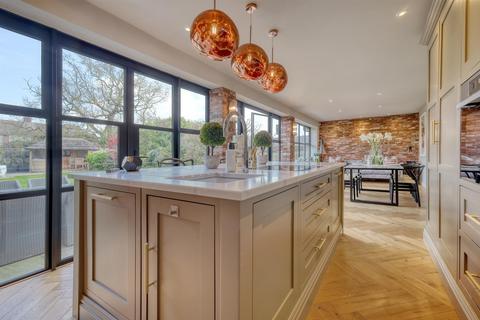 27 Pine Drive, Ingatestone, CM4 9EF