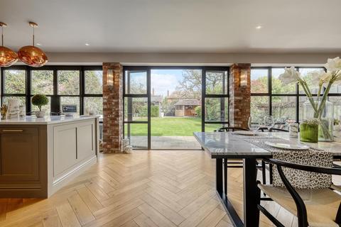 27 Pine Drive, Ingatestone, CM4 9EF