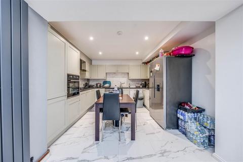 92 Attlee Drive, Dartford, DA1 5DW