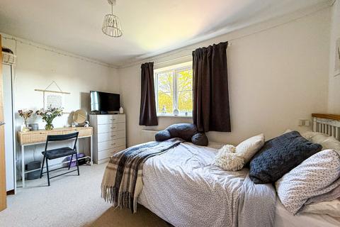 100 Grove Gate, Staplegrove, Taunton, TA2 6DF