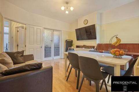 32 Cornwallis Road, London, E17 6NN