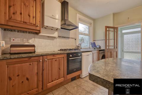 32 Cornwallis Road, London, E17 6NN