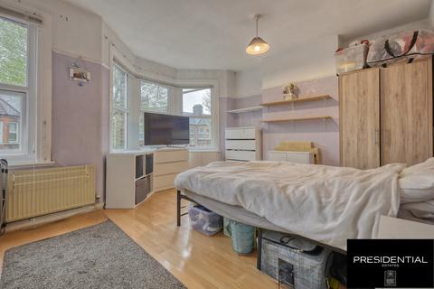32 Cornwallis Road, London, E17 6NN