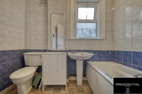 32 Cornwallis Road, London, E17 6NN