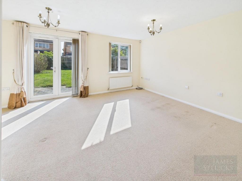 L shaped through lounge/dining room