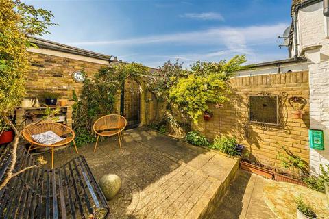 11 Watts Lane, Teddington, TW11 8HQ