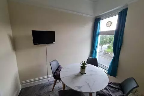 3 bedroom flat to rent - Widok 2
