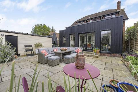 6 Johns Road, Meopham, Gravesend, DA13 0LP