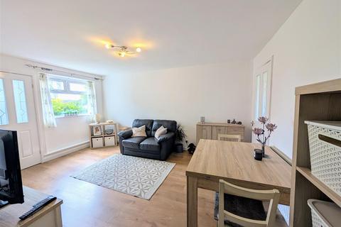 2 bedroom apartment for sale, Hawthorne Crescent, Farndon