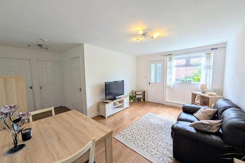 2 bedroom apartment for sale, Hawthorne Crescent, Farndon