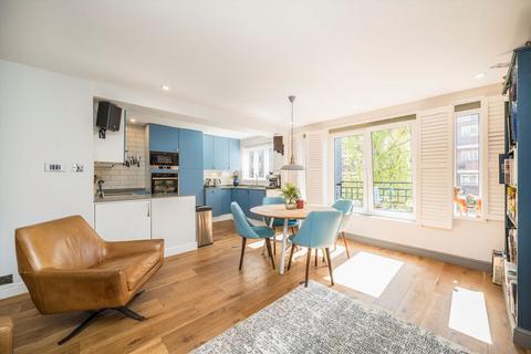30 Discovery Walk, London, E1W 2JG