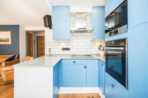 30 Discovery Walk, London, E1W 2JG