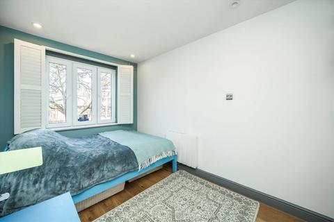30 Discovery Walk, London, E1W 2JG