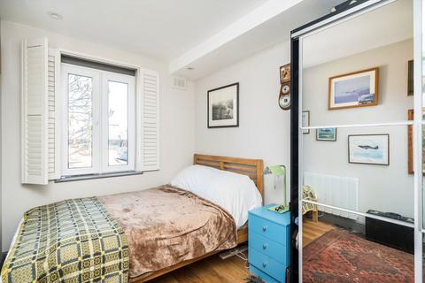 30 Discovery Walk, London, E1W 2JG