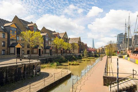 30 Discovery Walk, London, E1W 2JG