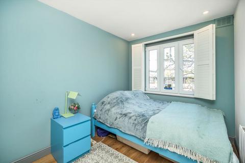 30 Discovery Walk, London, E1W 2JG