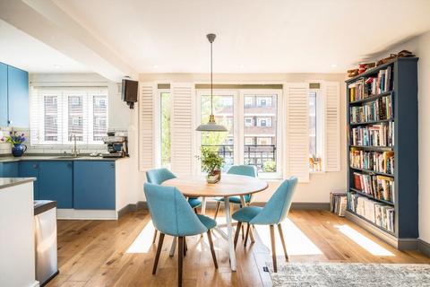 30 Discovery Walk, London, E1W 2JG