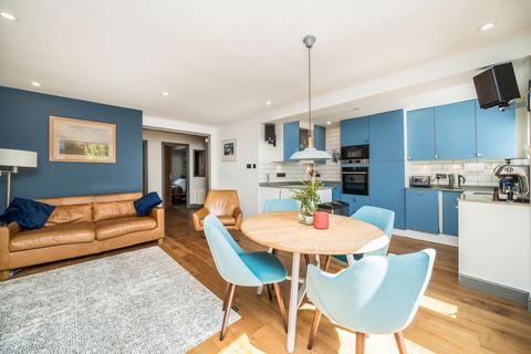 30 Discovery Walk, London, E1W 2JG
