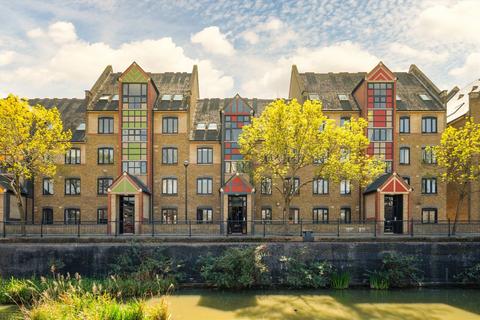 30 Discovery Walk, London, E1W 2JG