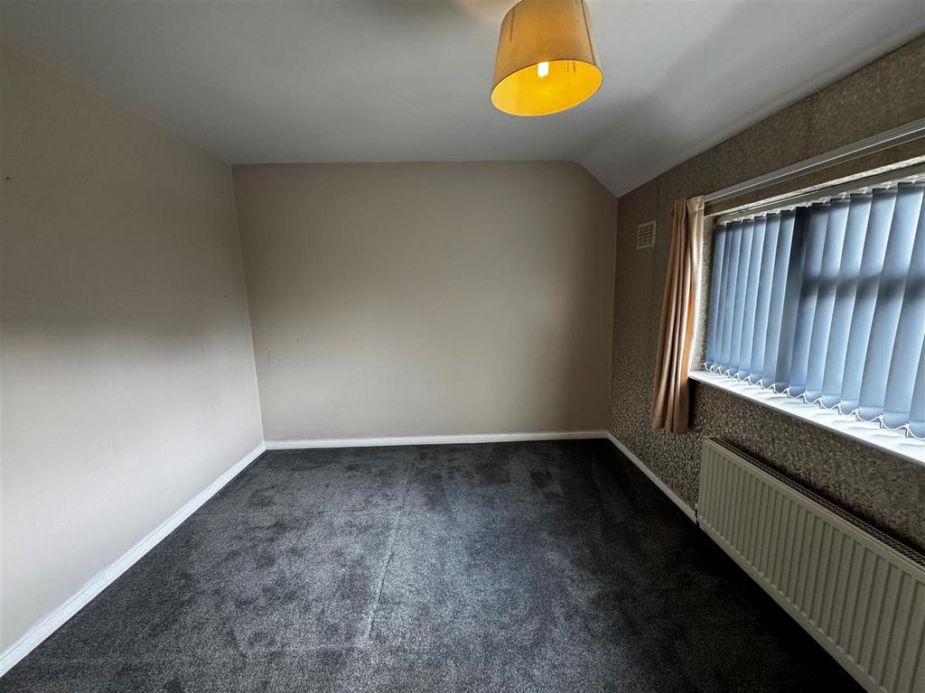 Bedroom 2222.jpg