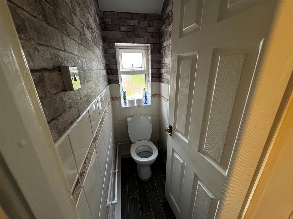 Toilet.jpg