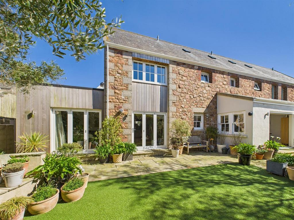 CAM04099 G0-PR0086-STILL010.jpg