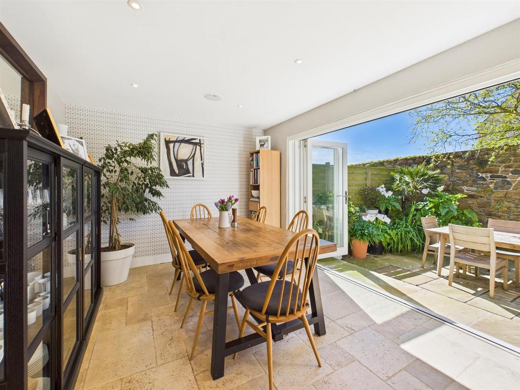 CAM04099 G0-PR0086-STILL007.jpg