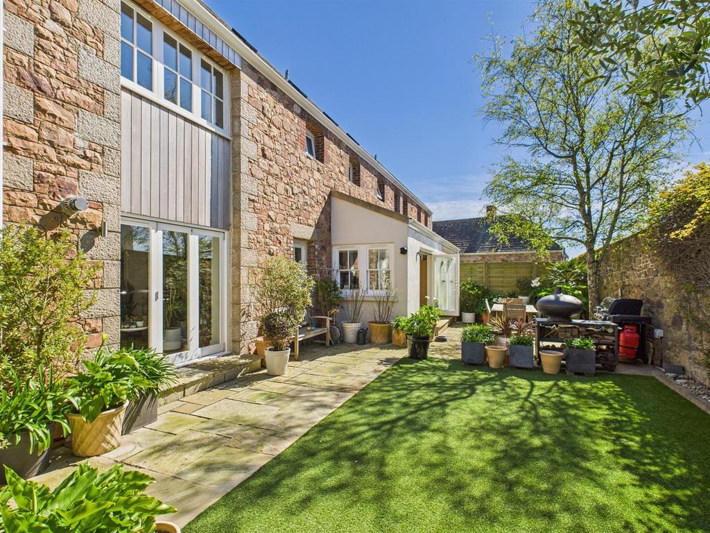 CAM04099 G0-PR0086-STILL011.jpg