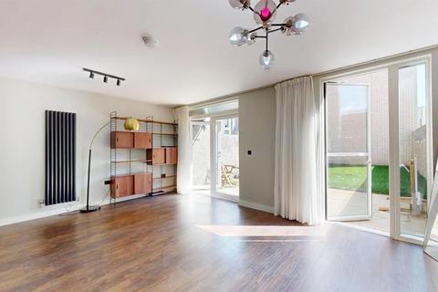 3 bedroom maisonette to rent, London E20