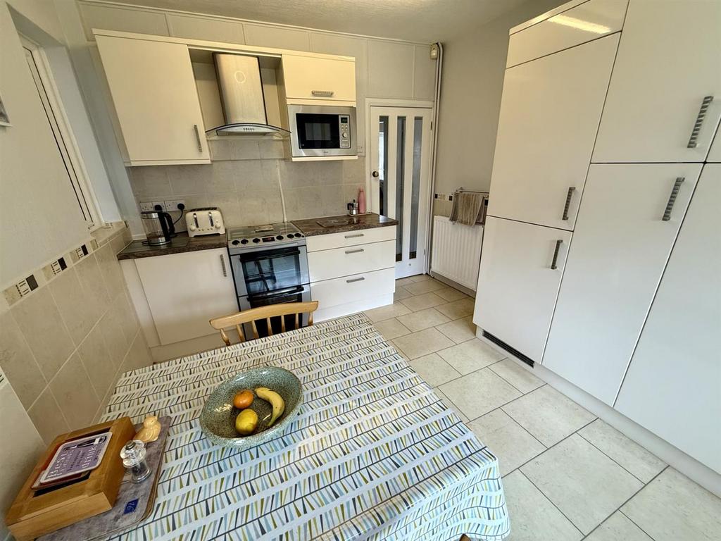 BR49 KItche2.jpg