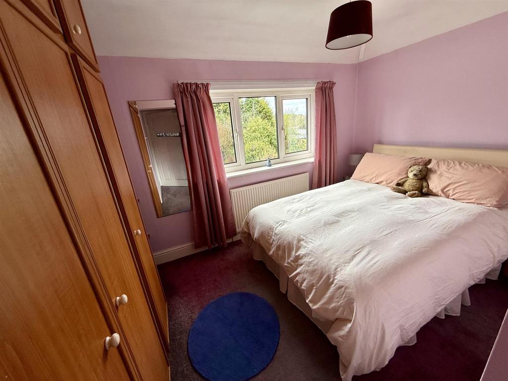 BR49 Bed3.jpg