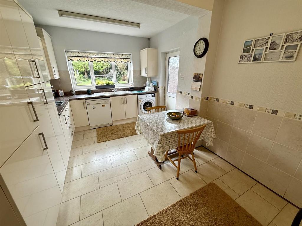 BR49 Kitchen.jpg