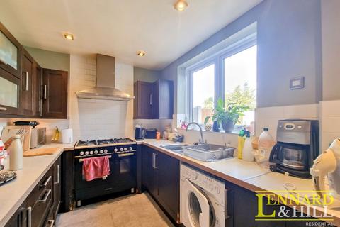 11 Usk Road, Aveley, South Ockendon, RM15 4PB