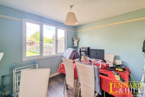 11 Usk Road, Aveley, South Ockendon, RM15 4PB