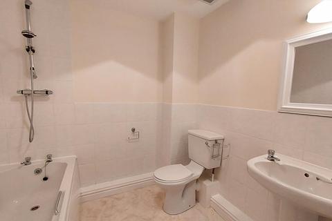 2 bedroom flat to rent, Thurlwood Croft, Bolton BL5