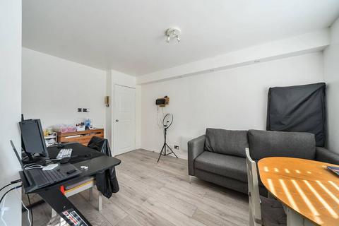 1 bedroom flat for sale, Rectory Lane, Furzedown, London, SW17