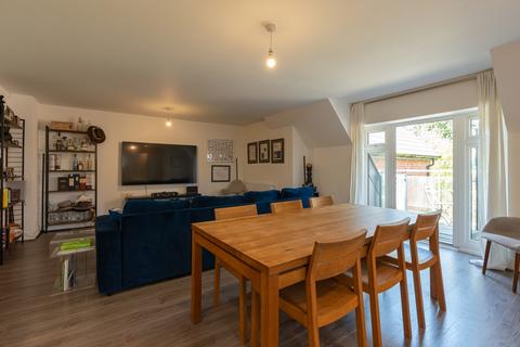 2 bedroom apartment to rent, The Gables, 6 Cumnor Hill, Oxford, Oxfordshire, OX2