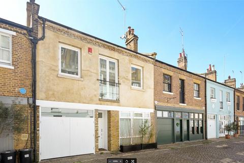 Lancaster Mews, London, W2