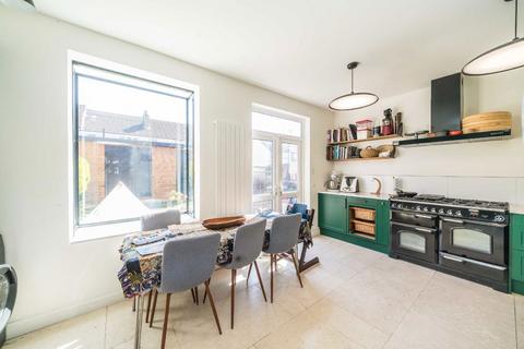 4 bedroom terraced house for sale, Donnybrook Road, London SW16