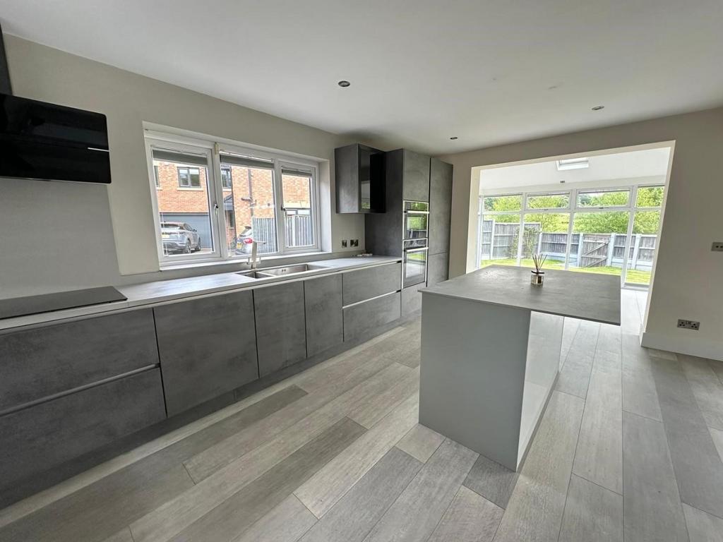 Kitchen 2.jpg