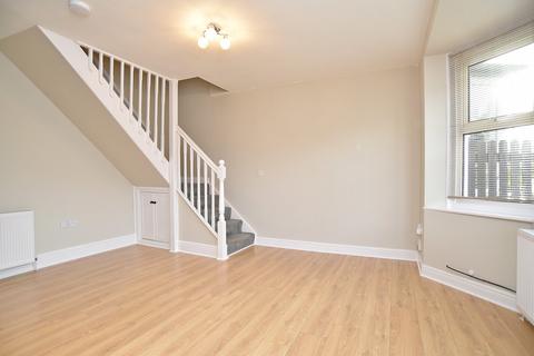 2 bedroom end of terrace house to rent, Church Avenue, Harrogate, HG1 4HG