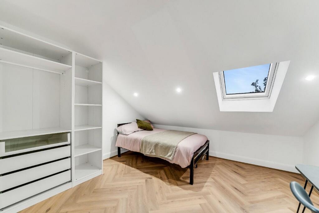 This charming double bedroom features modern de...