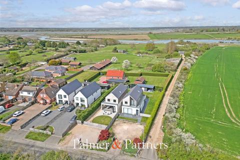 4 bedroom detached house for sale, Point Clear Road, St. Osyth, Clacton-on-Sea, Essex, CO16