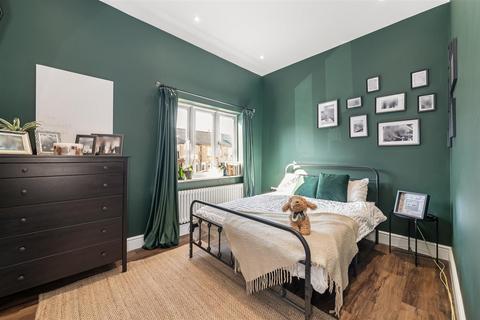 69a Beechwood Road, Caterham, CR3 6NF
