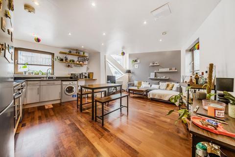 2 bedroom flat for sale, Rope Street, Surrey Quays