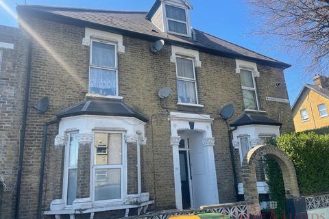 undefined, London E13