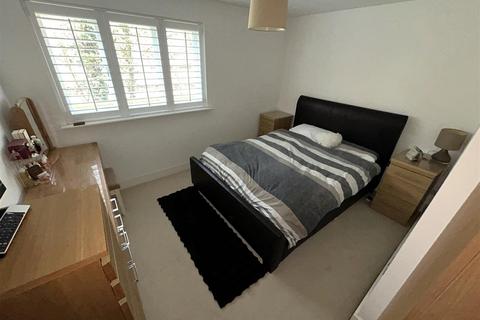 4 bedroom semi-detached house for sale, Ravensbourne Avenue, Bromley