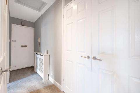 18 The Stanfords, Epsom, KT17 1JE