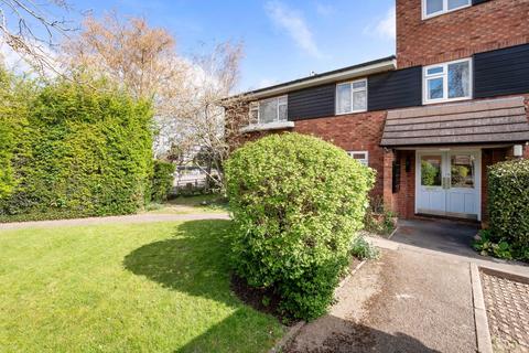 18 The Stanfords, Epsom, KT17 1JE